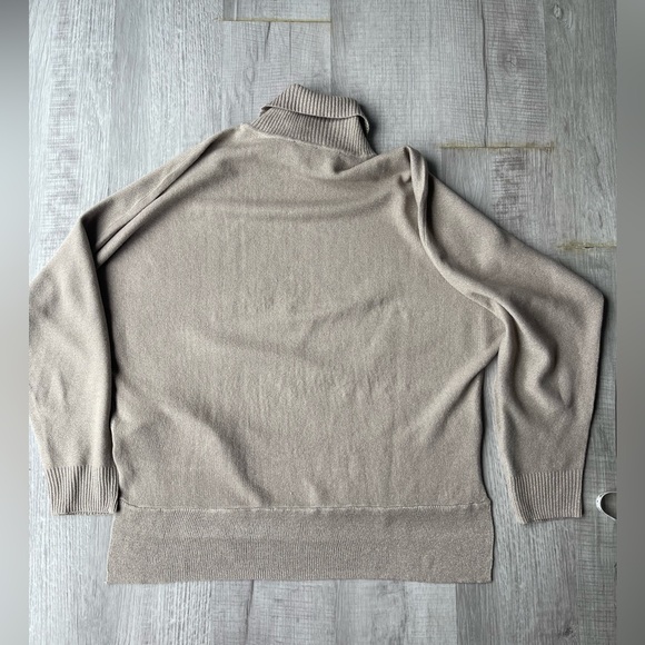 Express sweater, size XS. - Picture 14 of 16